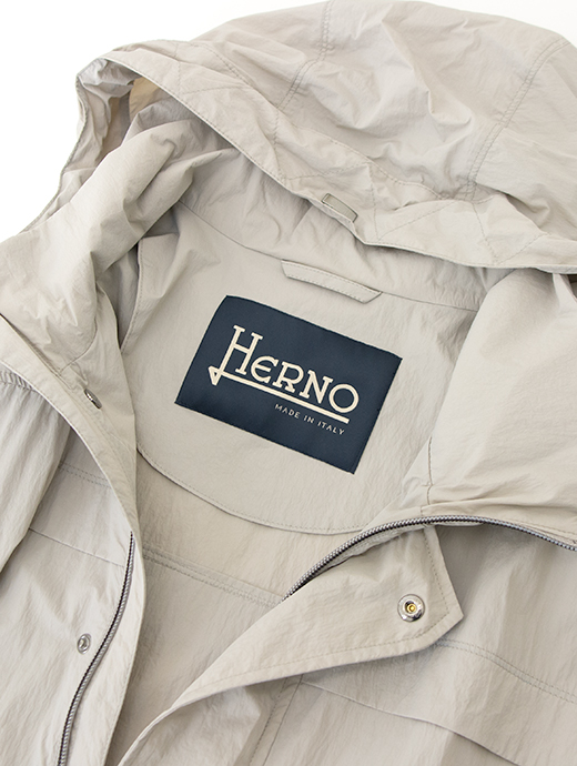 HERNO/ヘルノ　ナイロンパーカー/ウィンドシェル　her480603-グレージュ