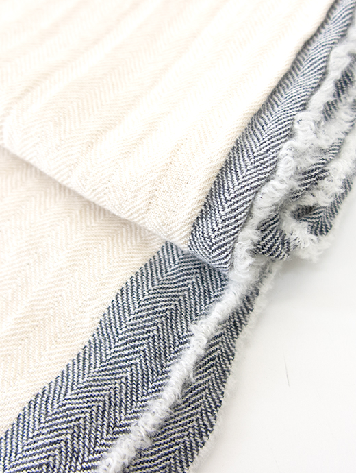 BEGG&CO/ベグアンドコー　ウォッシュドカシミアストール　beg502401-ナチュラル×ネイビー