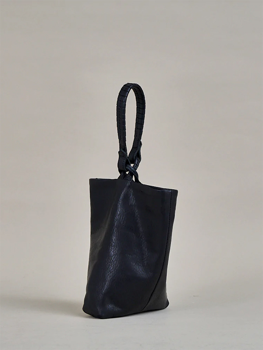 cornelian taurus by daisuke iwanaga コーネリアンタウラス バイ 　CWS deformer bag/レザー巾着　cor460101-ブラック